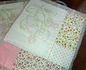 いちごのミトン**