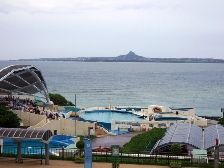 美ら海水族館-伊江島を望む