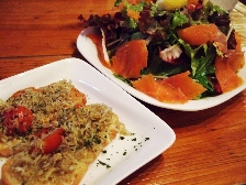 加藤食堂-サーモンサラダとしらすのブルスケッタ