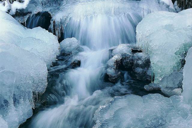 凍る滝ー２改.jpg