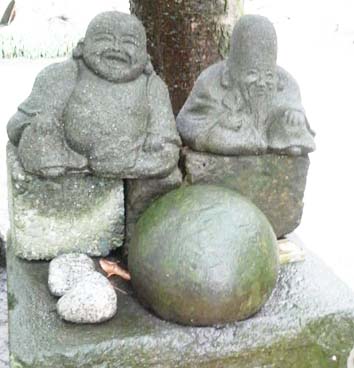 鎌倉ごんごろ神社の神様.jpg