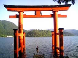 箱根神社海の鳥居.jpg