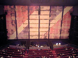 090127梅田芸術劇場・３階客席より舞台正面を望む
