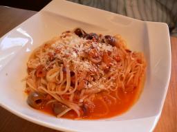 イル・バンカーレ（日立）　タコとオリーブのトマトソースパスタ