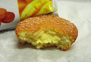 マンゴーケーキを割ったところ