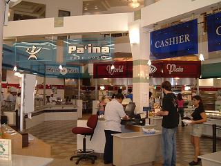 カフェテリアの中