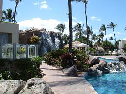 ＦＯＵＲ ＳＥＡＳＯＮ　ＲＥＳＯＲＴ　ＭＡＵＩ中庭2