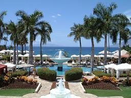 ＦＯＵＲ ＳＥＡＳＯＮ　ＲＥＳＯＲＴ　ＭＡＵＩ中庭1