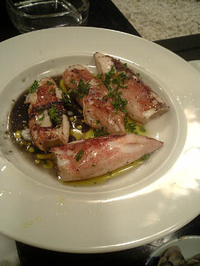 イカ焼オリーブオイルとイカスミのソース