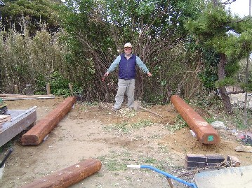 束石と丸太基礎