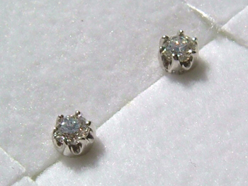 プラチナダイヤモンドピアス
