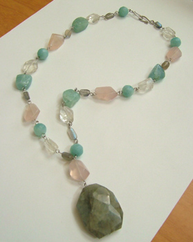 ラブラドライトのネックレス