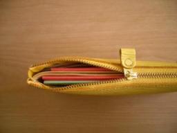 ３冊通帳を入れて閉めたところ