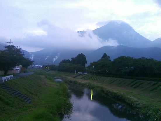 大分川と由布岳