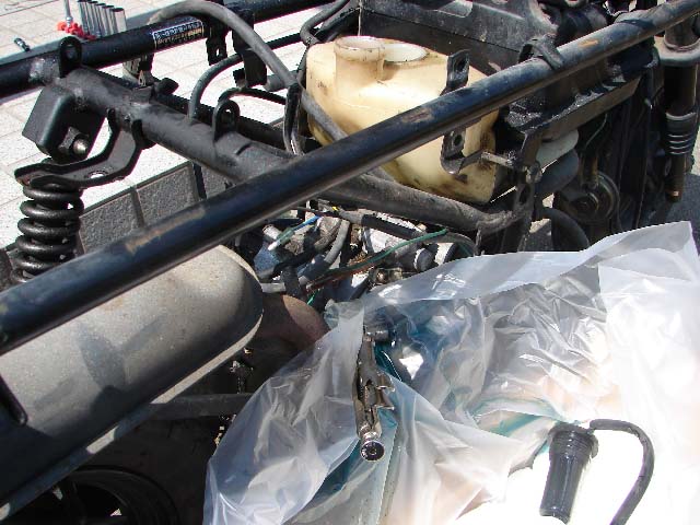 モトコ解体中02