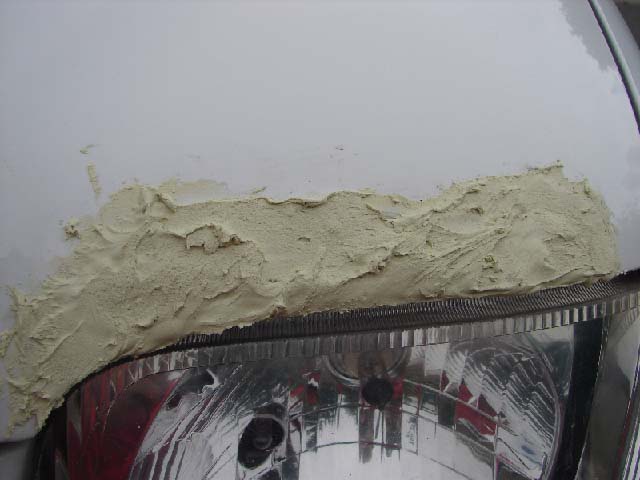 パテ盛ったところ