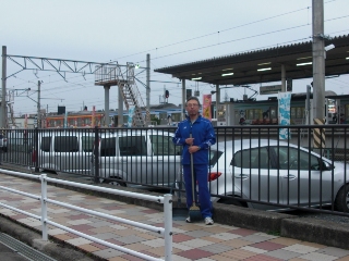 駅前掃除1114