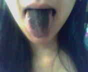 真っ黒の舌