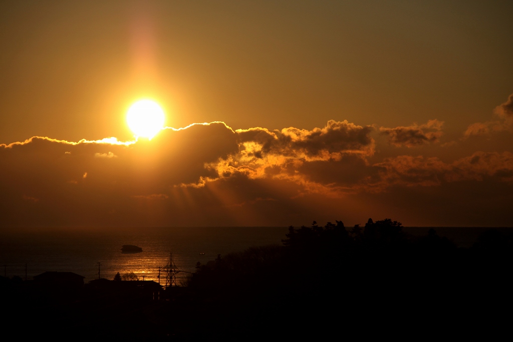 難産の末の初日