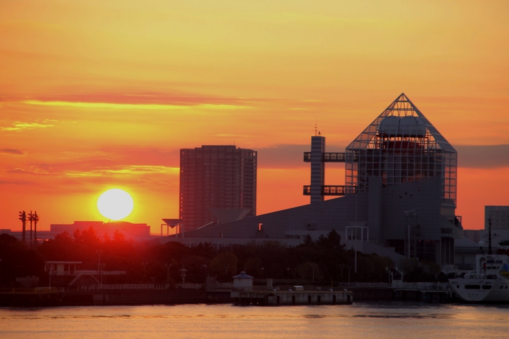 竹芝桟橋の朝陽