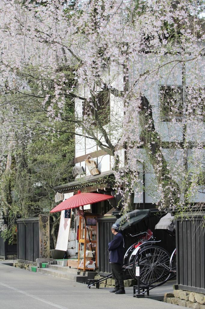 客待ちの車屋さん