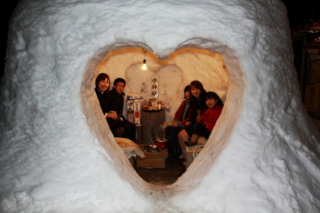 ハ～トかまくらは温かくてワクワクするよ～～