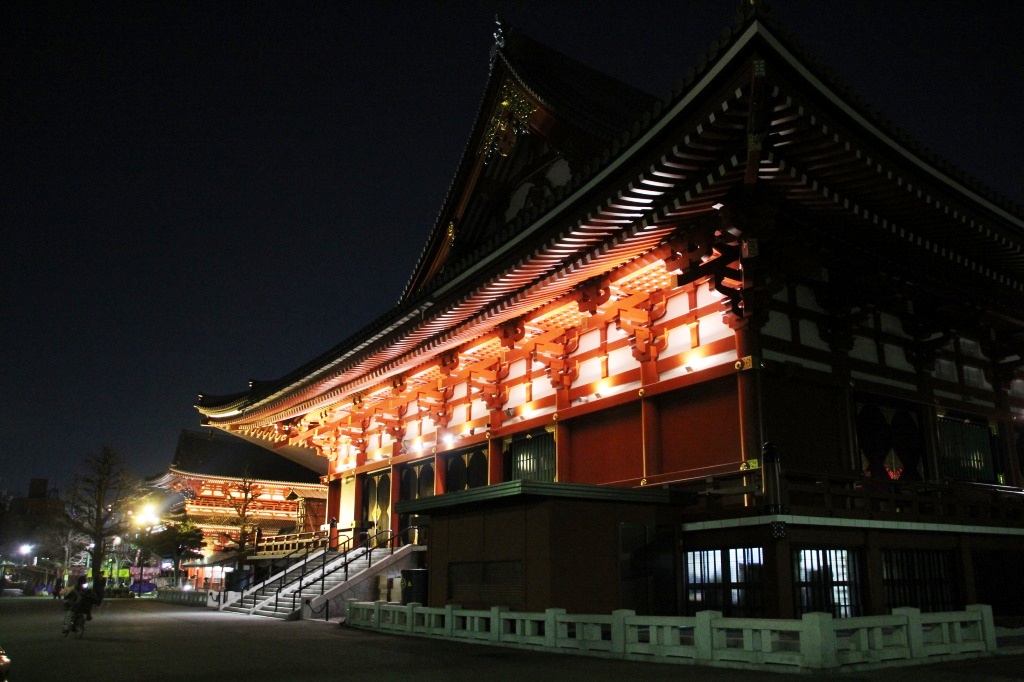 夜の浅草寺