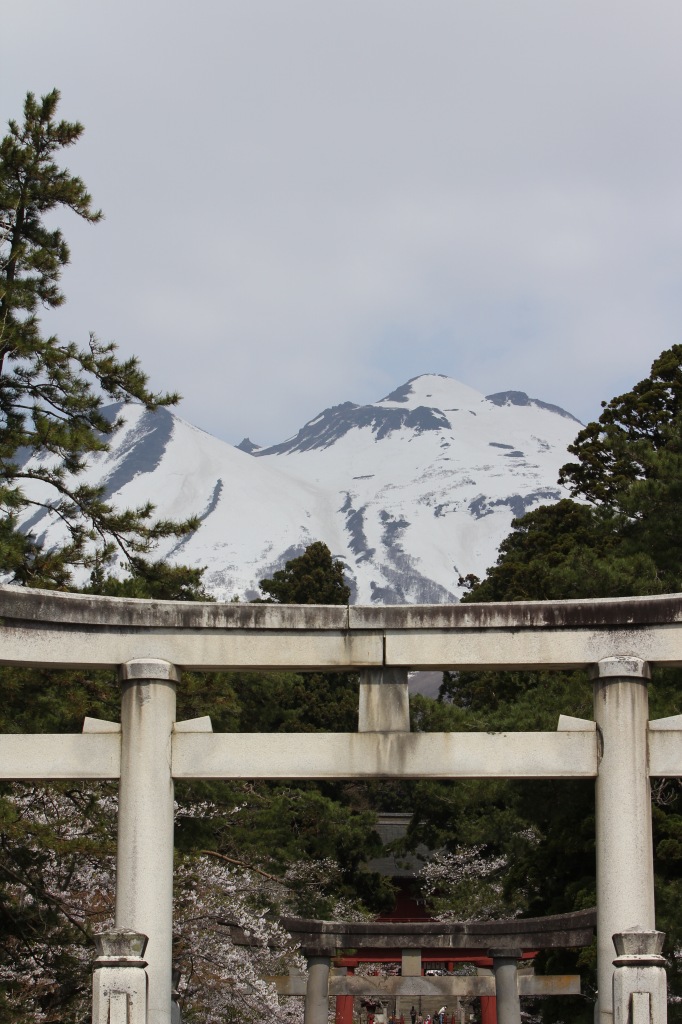岩木山神社からの岩木山