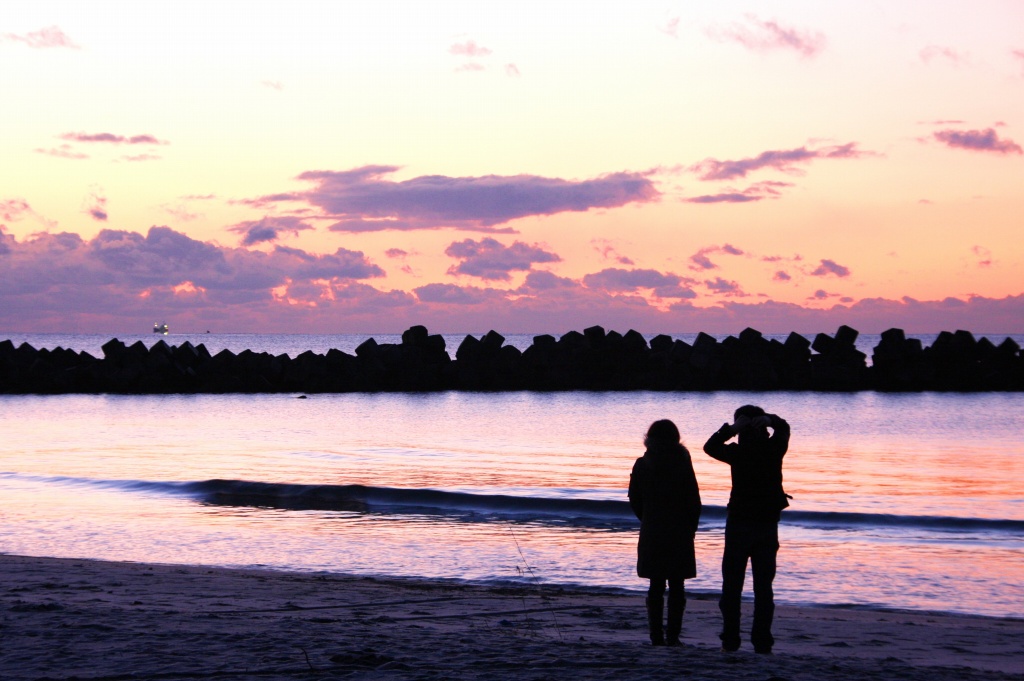 陽の出を待つ二人