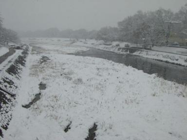 鴨川雪景色