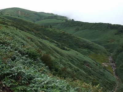 平標山ノ家から仰ぐ平標山