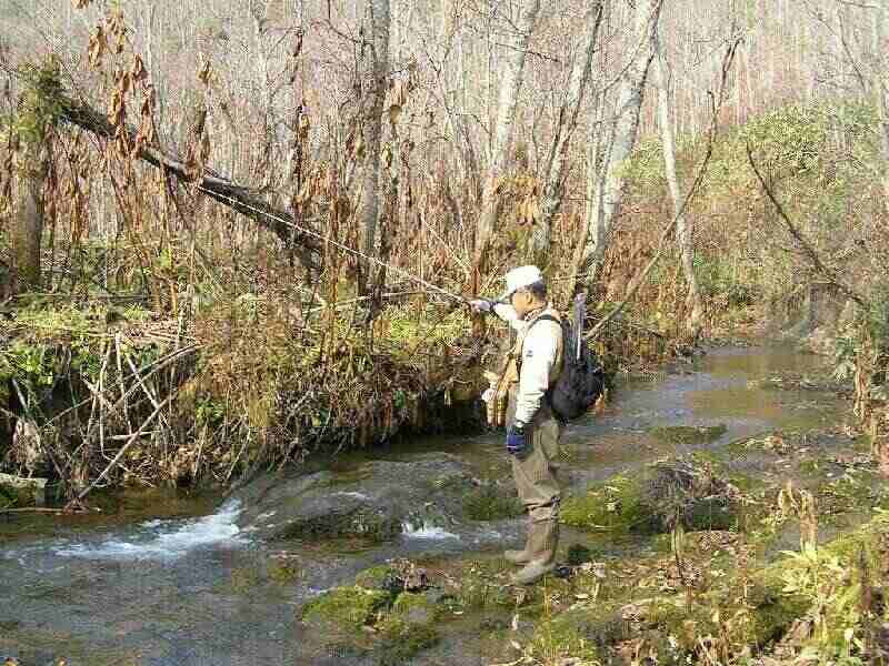 晩秋の釣り人