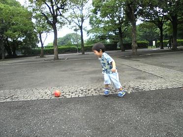 代々木公園でサッカー.JPG