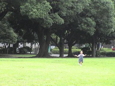 山下公園でダッシュ.JPG