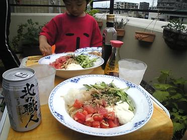 ベランダごはん.JPG