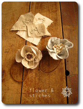 コサージュと手作りステッチのリネンタグハンドメイド