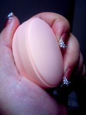 タマゴ？マカロン？いえいえ、リングケースです。