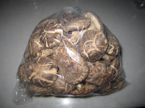 忍野八海の干しシイタケ