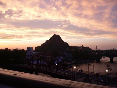 ディズニーシーミステリアスアイランドプロメテウス火山夕日