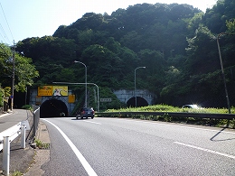 国道1号線東山トンネル