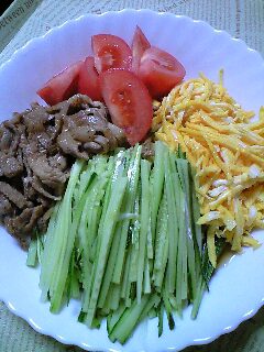 冷やし中華あります。
