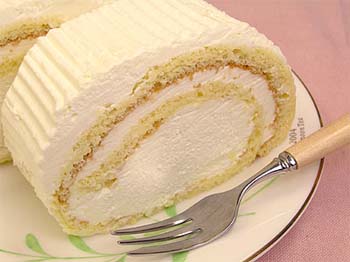 TV出演記念！ロールケーキランキング1位の品を、3ヶ月ぶりの単品販売！無添加生クリームが、中...