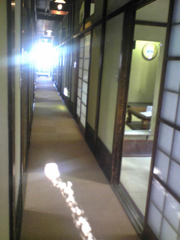 三階の廊下にて