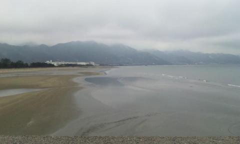 雨に煙る愛媛県との境