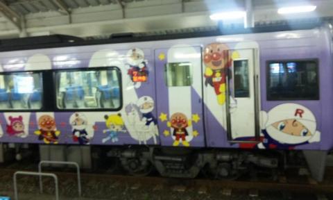 アンパンマン列車--ロールパンナちゃん号の前面