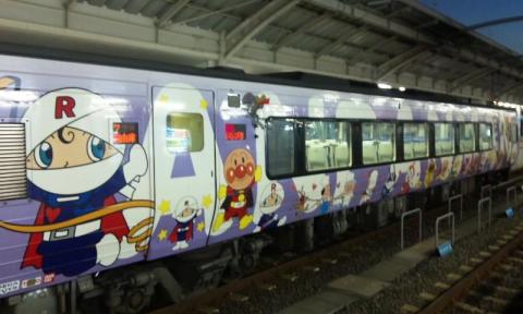 アンパンマン列車--ロールパンナちゃん号
