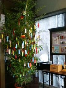 沢山の短冊の付いた笹