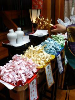 色みくじ（鈴祓）
