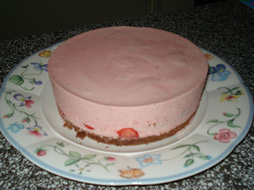 イチゴのムースのケーキ