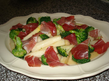 ホワイトアスパラガスとブロッコリーの温サラダ